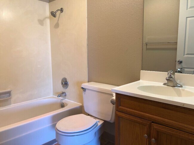 Building Photo - 244 W Clark St