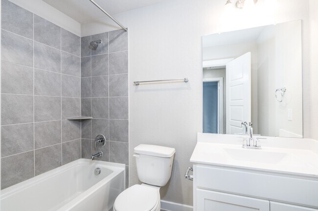 Building Photo - 17536 Rosewood Manor Ln