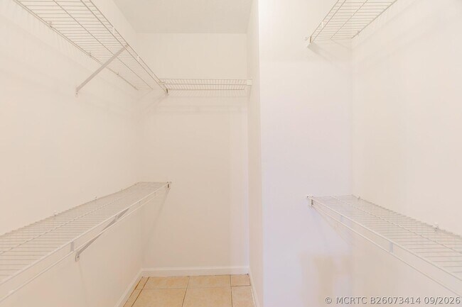 Building Photo - 622 Lytle St