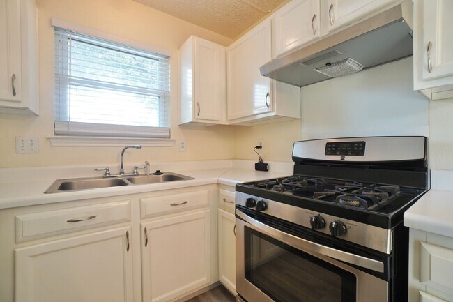 Building Photo - 13102 Staton Dr