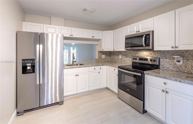 Building Photo - 14237 SW 94th Cir Ln