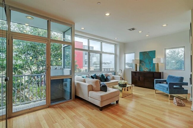 Building Photo - 1406 Columbus-ID525.8