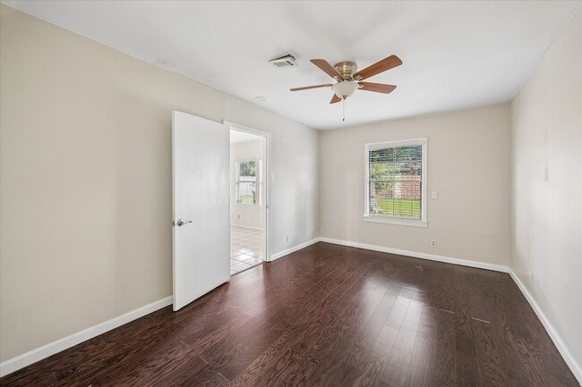 Building Photo - 6621 Westview Dr