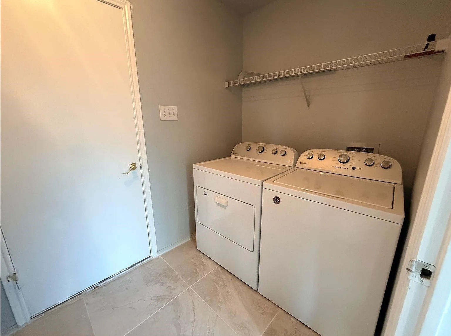 Building Photo - Room in House on Shallow Creek Dr