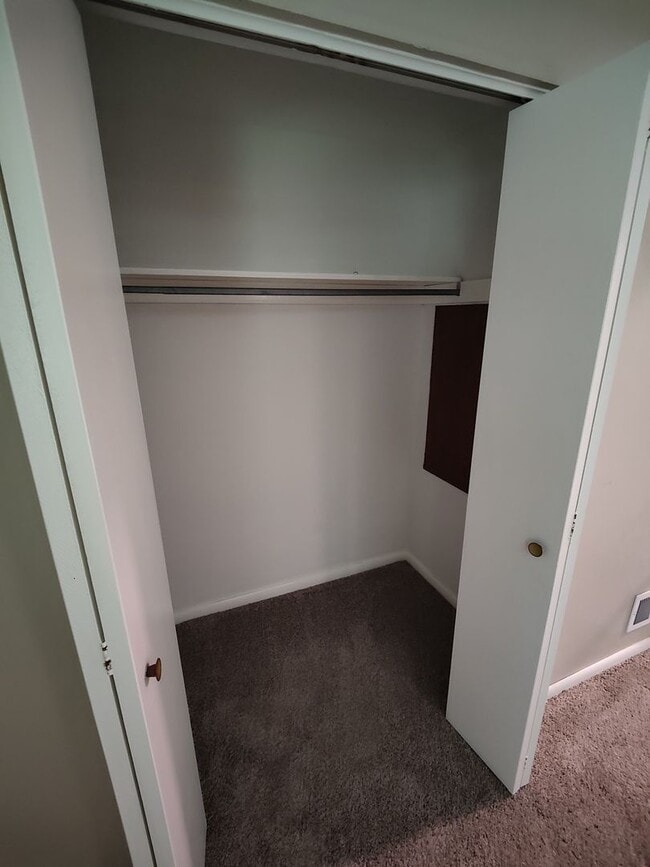 Building Photo - *Recently Updated 2BD/1.5BA Townhouse Available for Rent in West Mifflin*