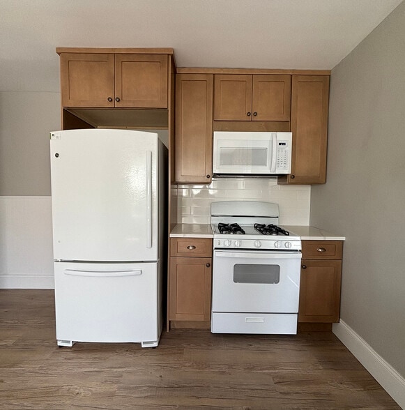 Kitchen - First Floor - 206 Echo Lake Rd