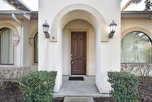 Building Photo - 12806 Willow Centre Dr