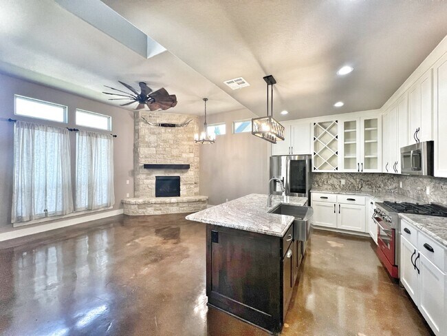 Building Photo - Gorgeous Custom-Built Home in Gated Commun...