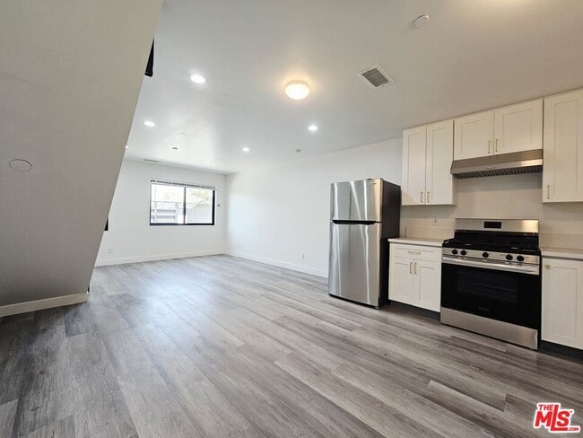 Building Photo - 4110 1/2 Normandie Ave