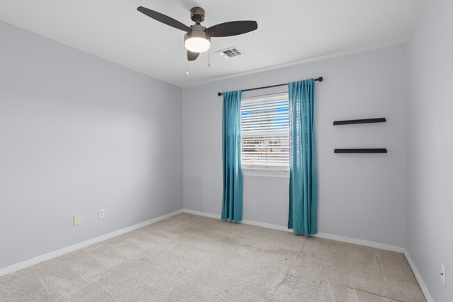 Building Photo - 9419 Stonehouse Ln