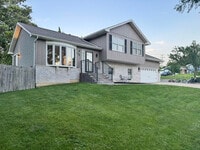 Building Photo - 2S151 Avondale Ln