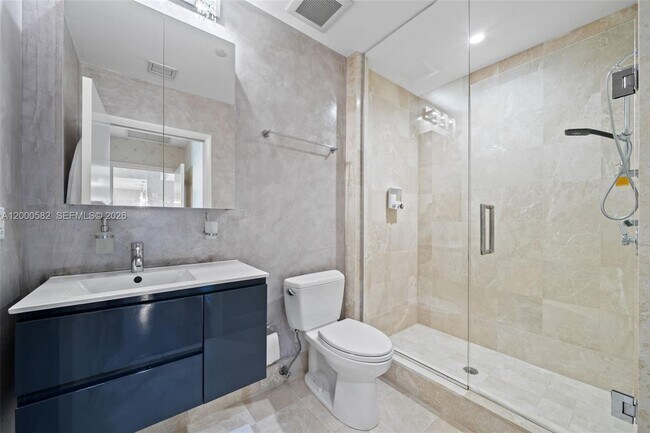 Building Photo - 17121 Collins Ave