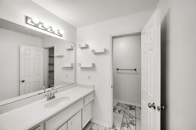 Building Photo - 1719 Redwing Bluff Dr