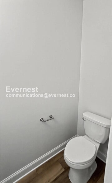 Building Photo - 747 Bespoke