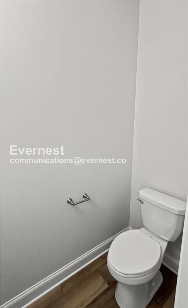 Building Photo - 747 Bespoke