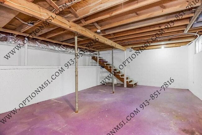 Building Photo - Available NOW in Raytown