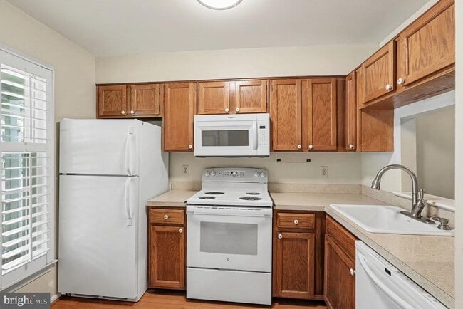 Building Photo - 15067 Maple Glen Ct