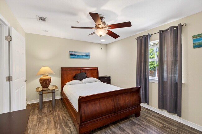 Building Photo - TDY Special! 1/1 fully furnished