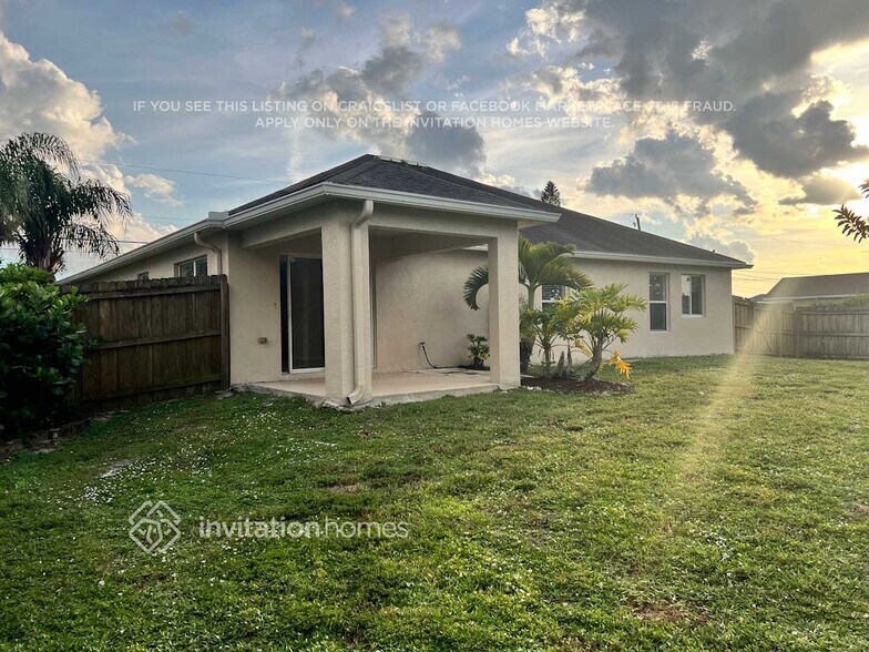 Building Photo - 391 SW Millard Dr