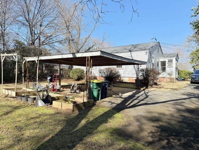 Building Photo - 2BR Normaltown Home