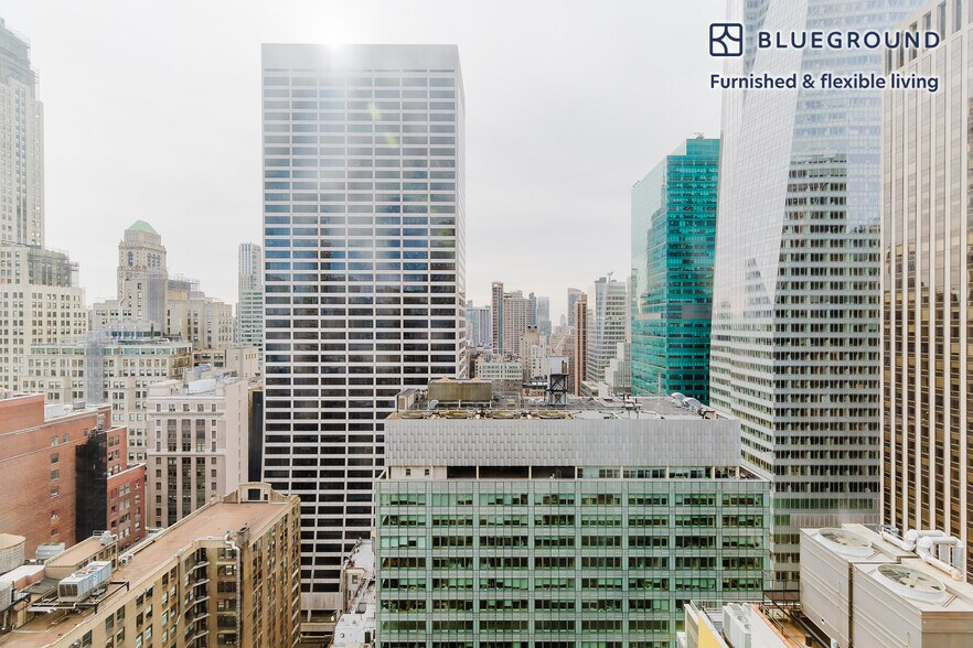 Building Photo - 70 W 45th St