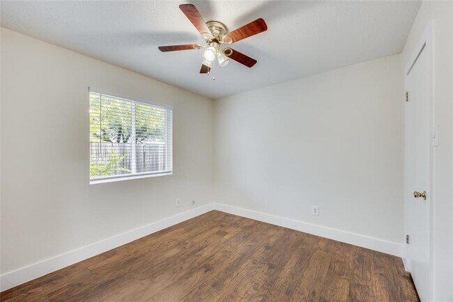 Building Photo - 1207 Hughmont Dr