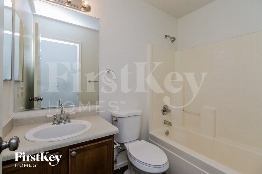 Building Photo - 8526 E Meseto Ave