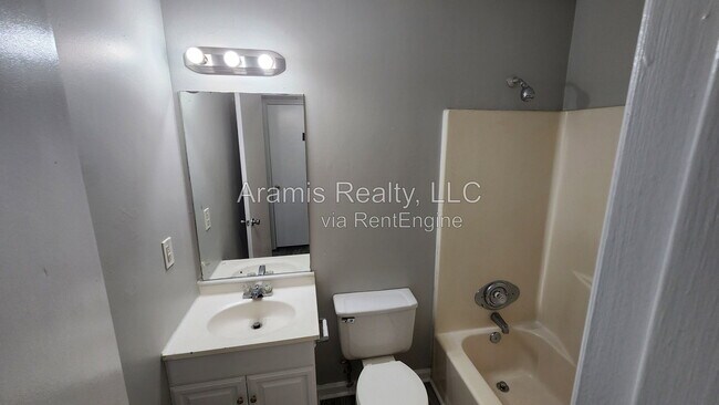 Building Photo - 5566 Windwood Rd