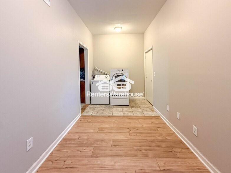 Building Photo - 4413 Umatilla St