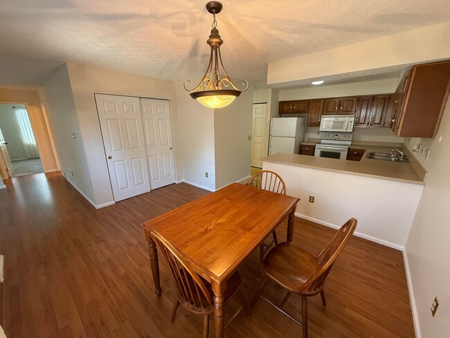 Primary Photo - 430 Williamsburg Ln NW