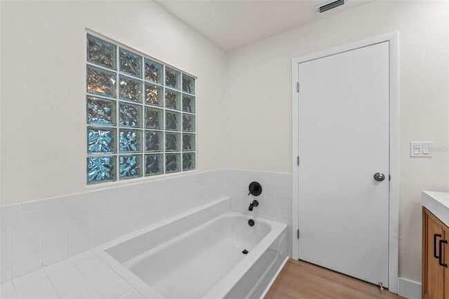 Building Photo - 3058 Overlook Pl