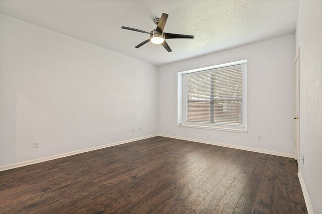 Building Photo - 3027 Fall Mist Dr