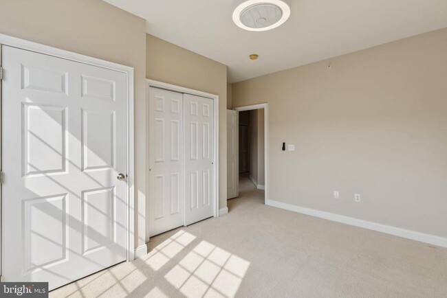 Building Photo - 105 Captains Way