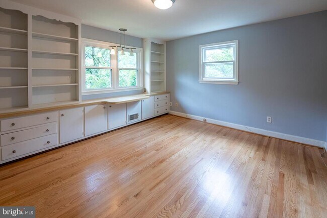 Building Photo - 6438 Woodville Dr