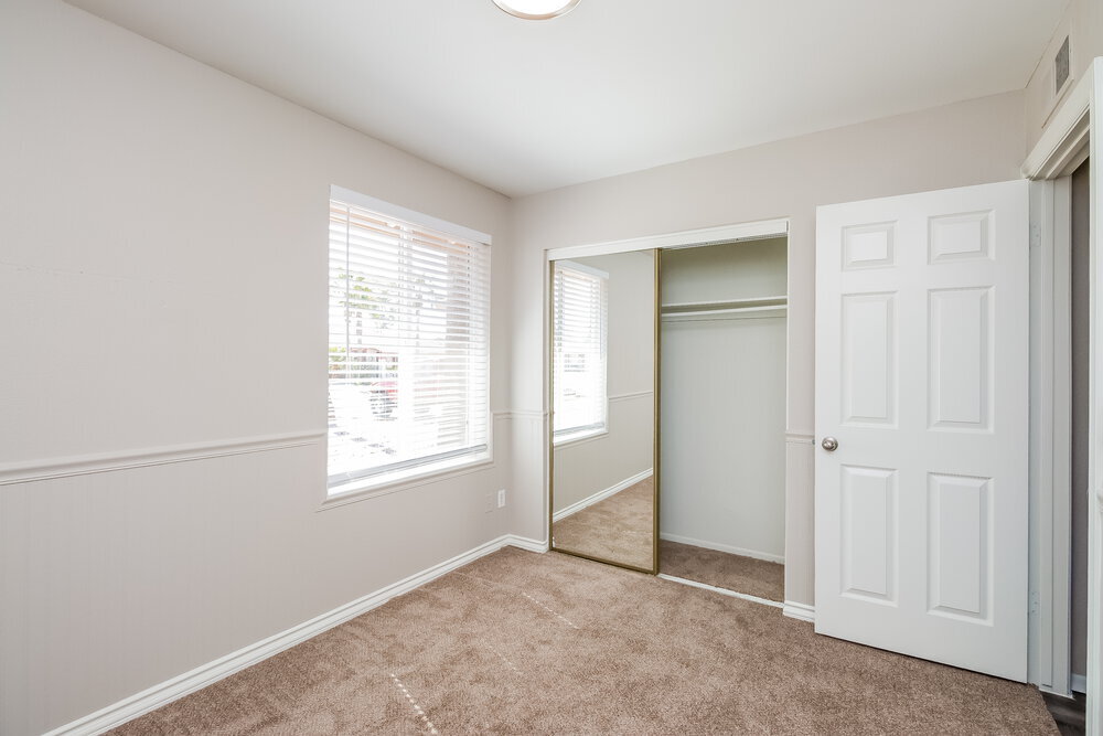 Building Photo - 736 W El Prado Rd