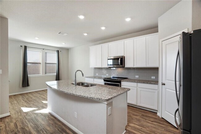 Building Photo - 19004 Elk Horn Dr