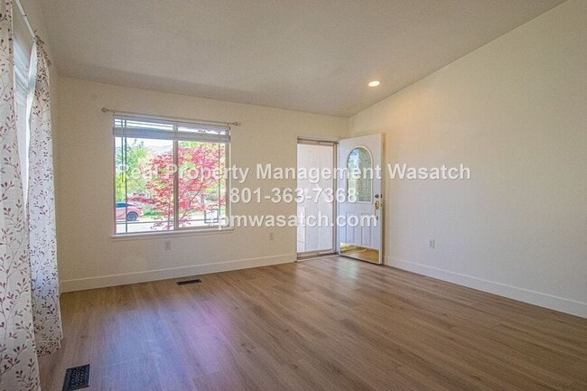 Building Photo - 25 Clubhouse Dr