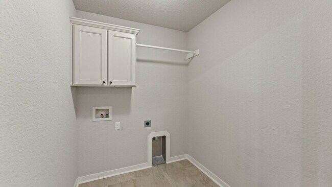 Building Photo - 3960 Deerhurst St