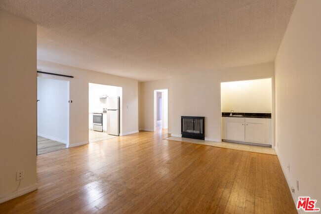 Building Photo - 1033 6th St