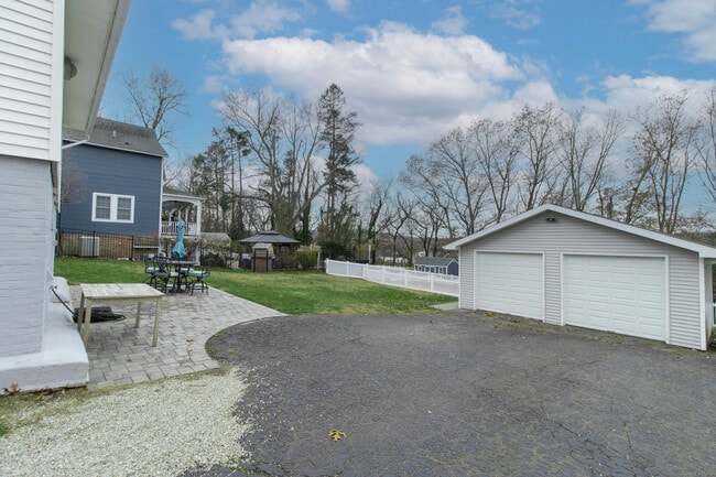 Building Photo - 315 S Orchard St