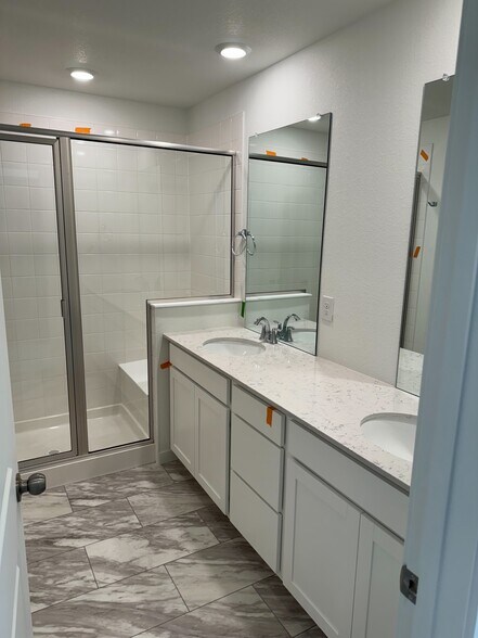 Building Photo - 684 Lillibrook Pl
