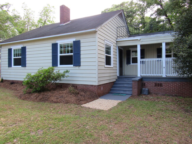 Front looking toward front door and porch - 1211 Charles Ave