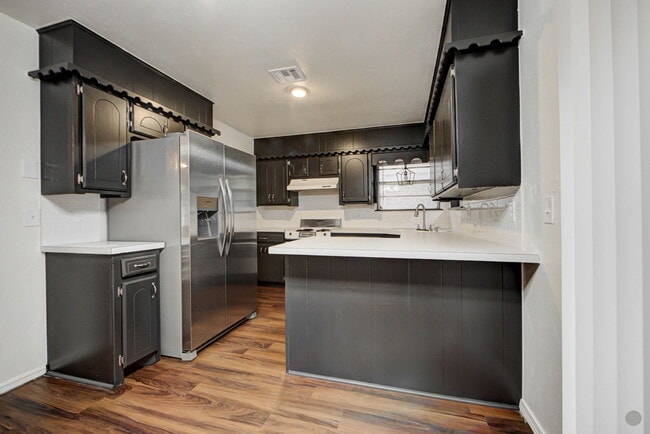 Building Photo - 1333 E Brooks St