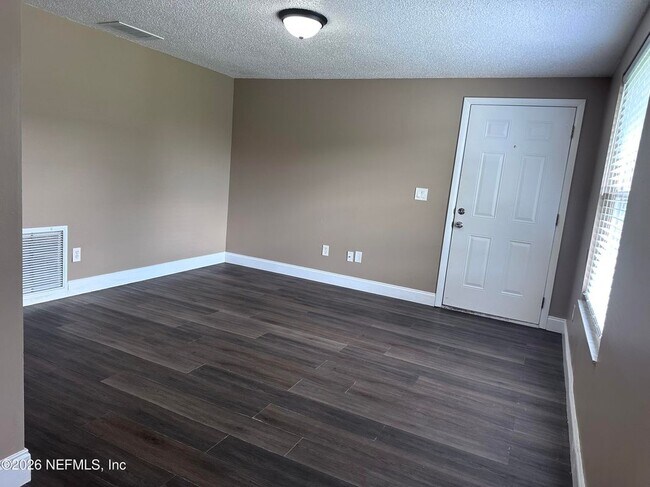 Building Photo - 2628 Gifford Ave