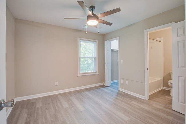 Building Photo - 9621 N Cardinal Dr