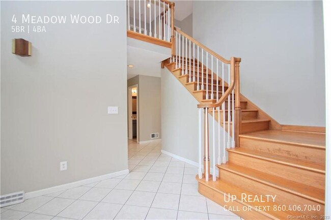 Building Photo - 4 Meadow Wood Dr