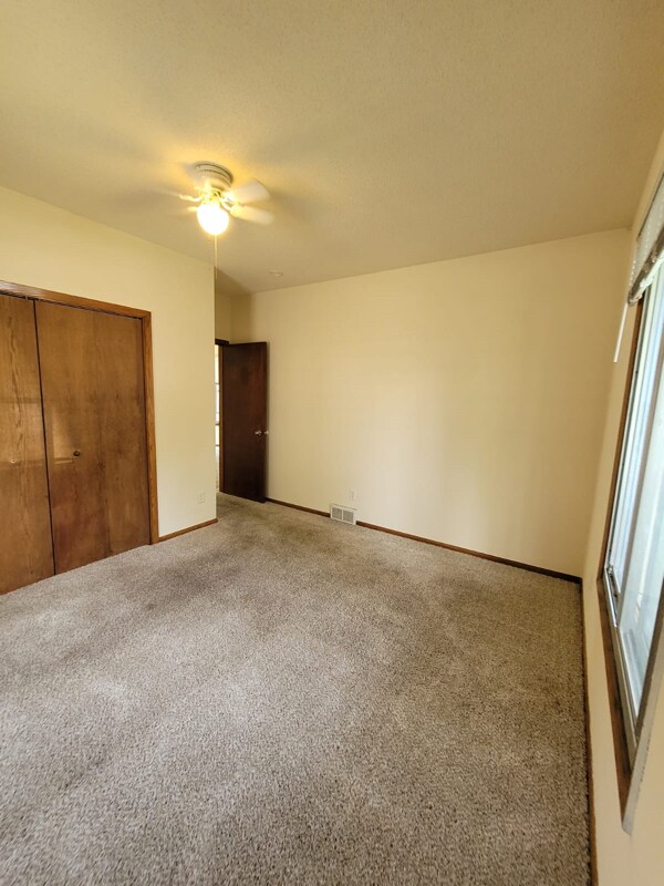 Building Photo - 347 4th Ave S