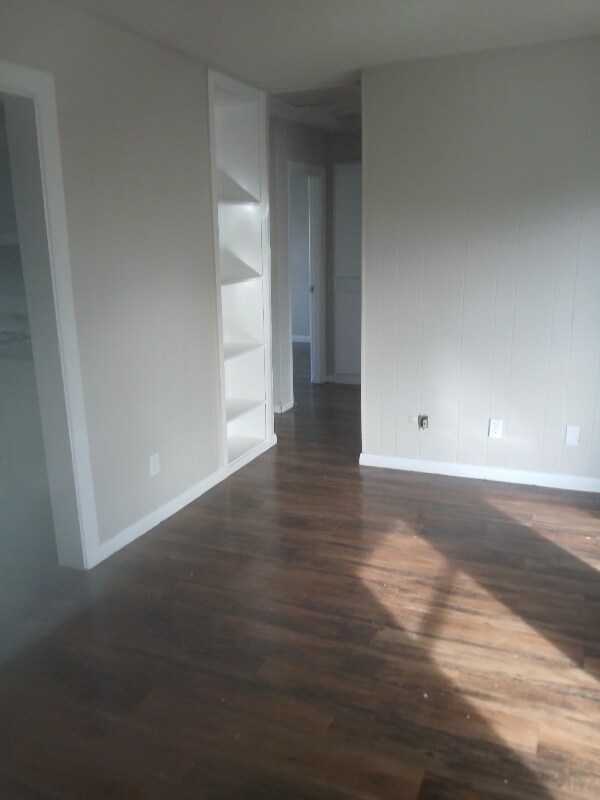 Building Photo - 106 S Davis St