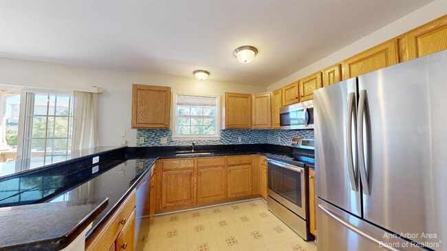 Building Photo - 2813 Barclay Wy