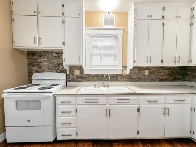 Building Photo - $1,095 - 2 Bed, 1.5 Bath House in Independ...